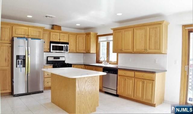 330 Lincoln Avenue, Fort Lee, NJ 07024