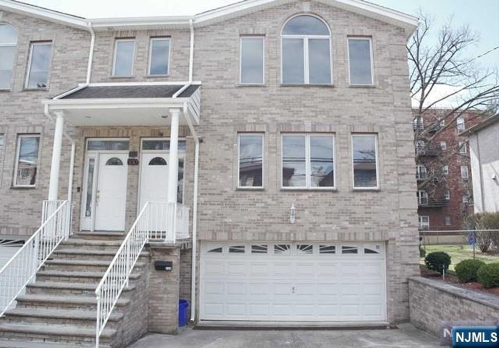 330 Lincoln Avenue, Fort Lee, NJ 07024