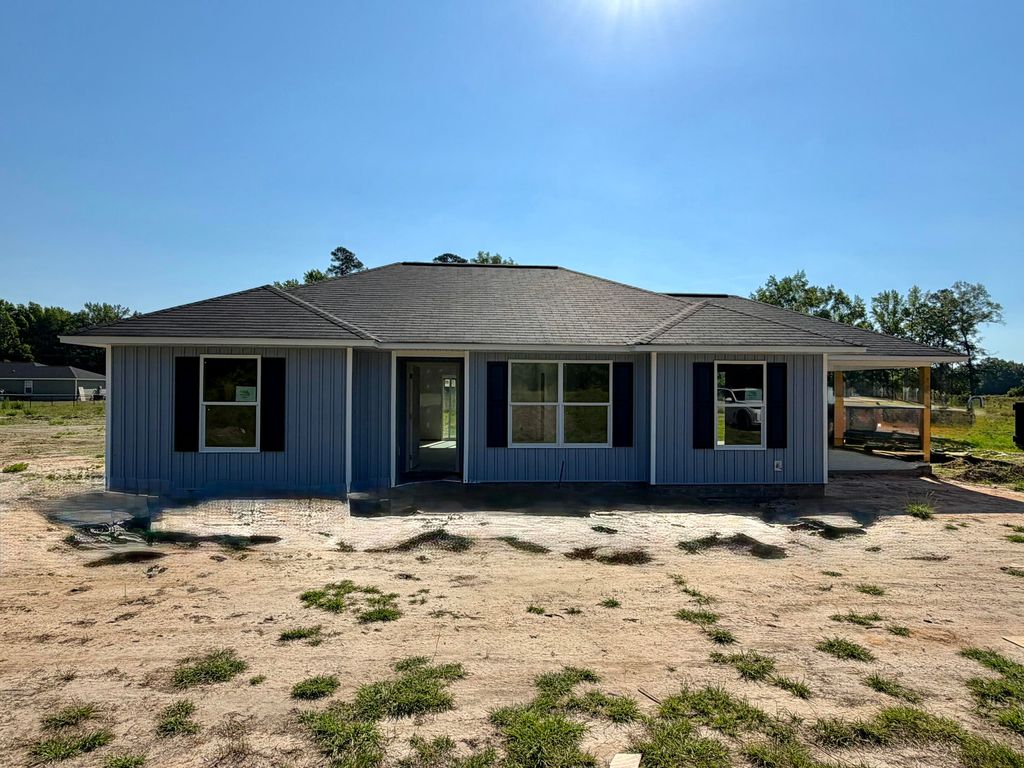 313 S Hampton Street, Pinewood, SC 29125