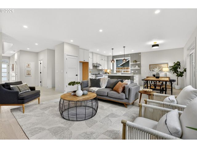 7602 Se CARLTON St A, Portland, OR 97206