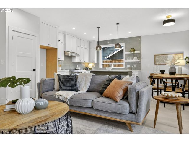 7602 Se CARLTON St A, Portland, OR 97206