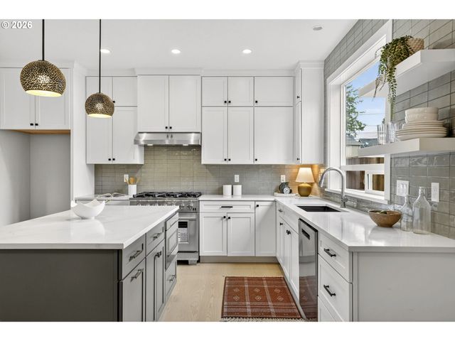 7602 Se CARLTON St A, Portland, OR 97206