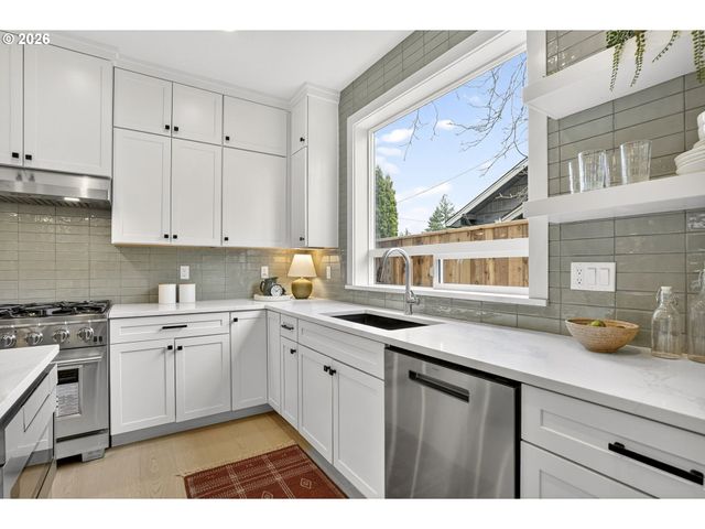 7602 Se CARLTON St A, Portland, OR 97206