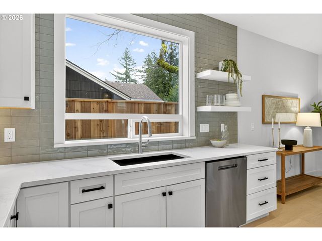 7602 Se CARLTON St A, Portland, OR 97206