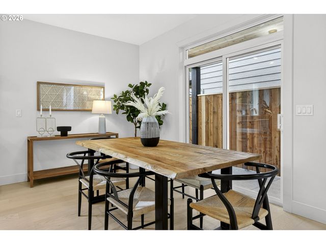 7602 Se CARLTON St A, Portland, OR 97206