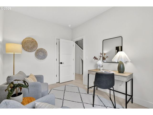 7602 Se CARLTON St A, Portland, OR 97206