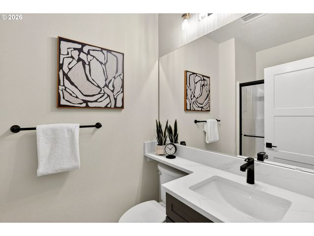 7602 Se CARLTON St A, Portland, OR 97206