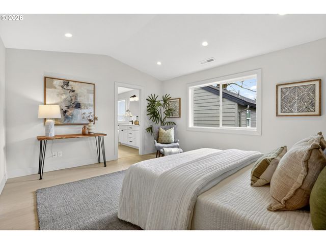 7602 Se CARLTON St A, Portland, OR 97206