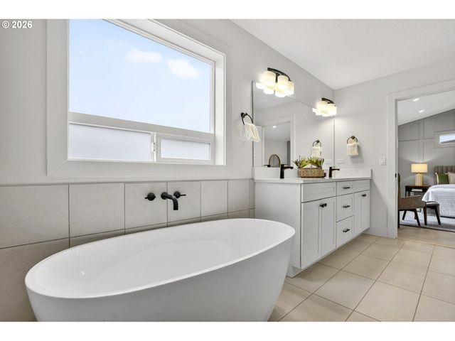 7602 Se CARLTON St A, Portland, OR 97206