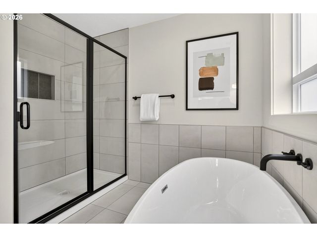 7602 Se CARLTON St A, Portland, OR 97206