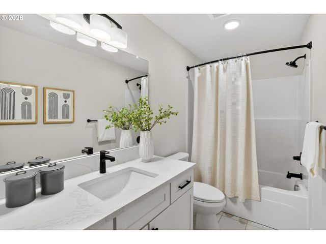 7602 Se CARLTON St A, Portland, OR 97206