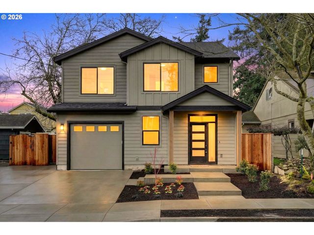 7602 Se CARLTON St A, Portland, OR 97206