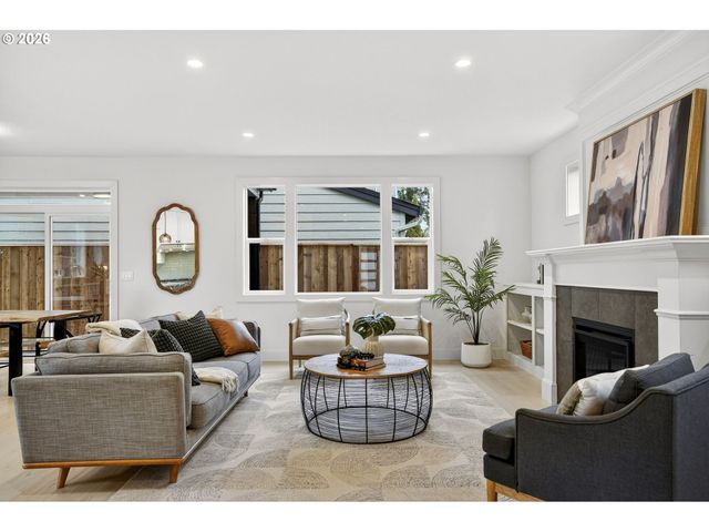 7602 Se CARLTON St A, Portland, OR 97206