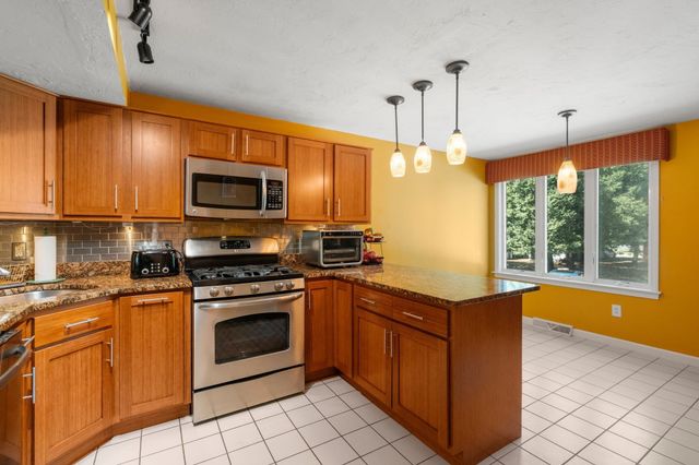 304 Erin Rd 304, Stoughton, MA 02072