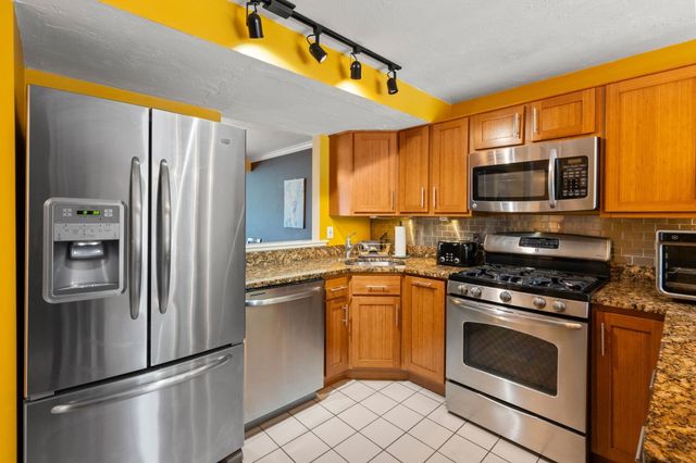304 Erin Rd 304, Stoughton, MA 02072