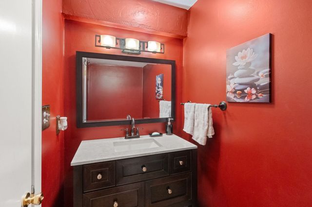 304 Erin Rd 304, Stoughton, MA 02072