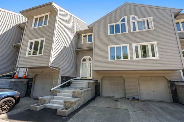 304 Erin Rd 304, Stoughton, MA 02072
