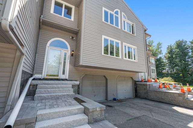 304 Erin Rd 304, Stoughton, MA 02072