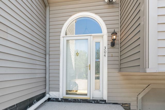 304 Erin Rd 304, Stoughton, MA 02072