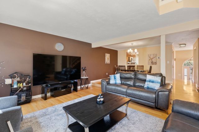 304 Erin Rd 304, Stoughton, MA 02072