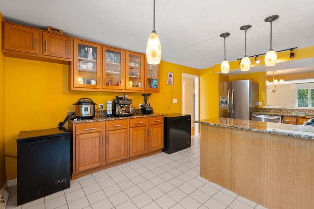 304 Erin Rd 304, Stoughton, MA 02072