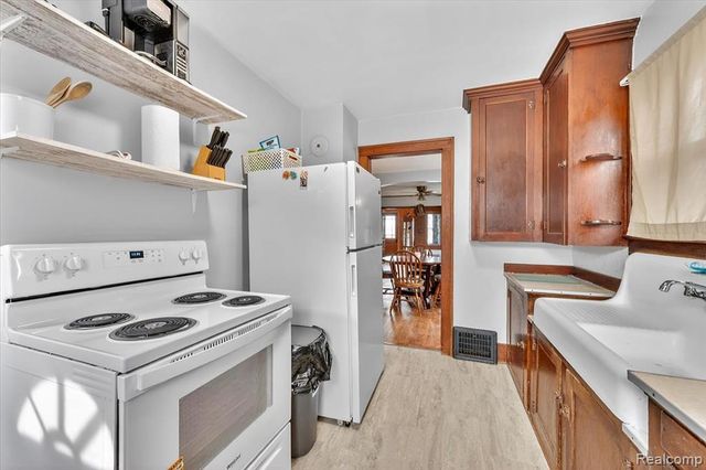 3424 N Irish Road, Davison, MI 48423