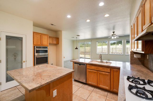 15051 Amberley Ln, Grass Valley, CA 95949