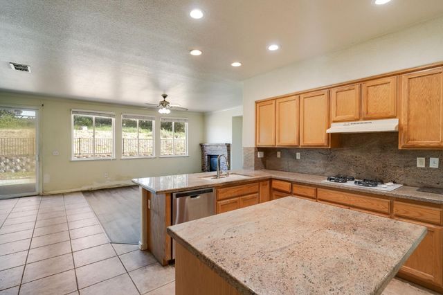 15051 Amberley Ln, Grass Valley, CA 95949