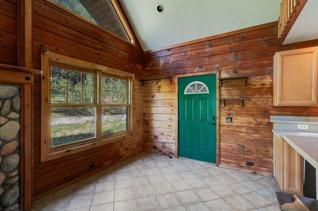 15051 Amberley Ln, Grass Valley, CA 95949
