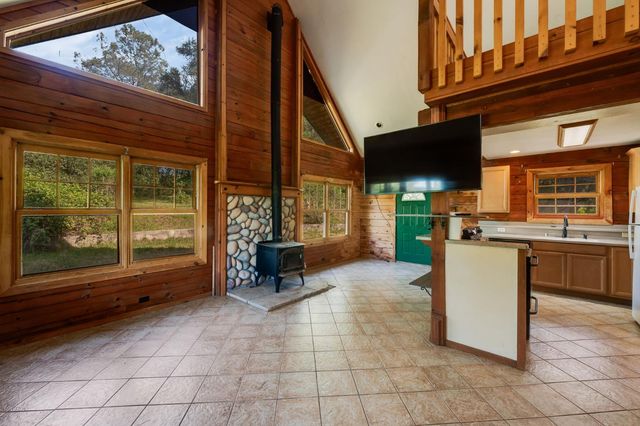 15051 Amberley Ln, Grass Valley, CA 95949