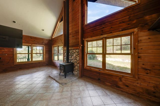 15051 Amberley Ln, Grass Valley, CA 95949