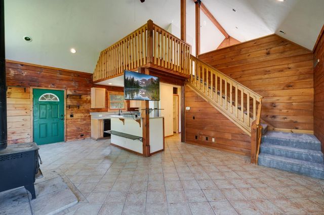 15051 Amberley Ln, Grass Valley, CA 95949