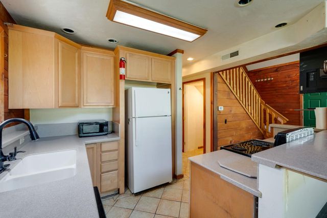 15051 Amberley Ln, Grass Valley, CA 95949
