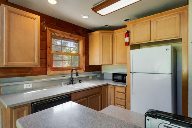 15051 Amberley Ln, Grass Valley, CA 95949