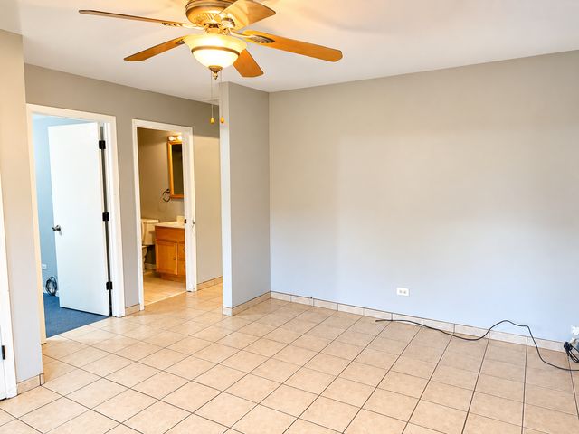 423 W Hawthorne Drive, Round Lake Beach, IL 60073