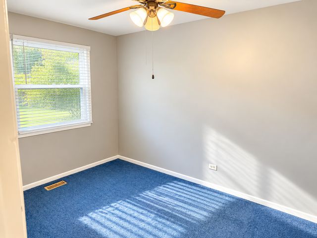 423 W Hawthorne Drive, Round Lake Beach, IL 60073