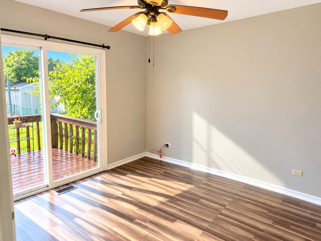 423 W Hawthorne Drive, Round Lake Beach, IL 60073