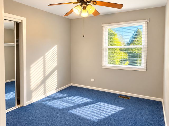 423 W Hawthorne Drive, Round Lake Beach, IL 60073
