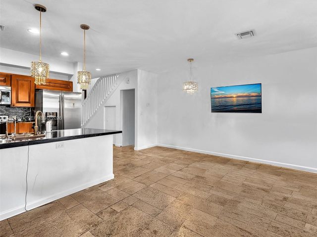 21 SE 3rd Ave, Hallandale Beach, FL 33009