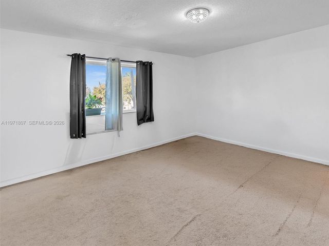 21 SE 3rd Ave, Hallandale Beach, FL 33009