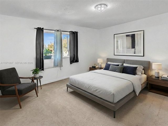 21 SE 3rd Ave, Hallandale Beach, FL 33009