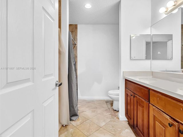 21 SE 3rd Ave, Hallandale Beach, FL 33009