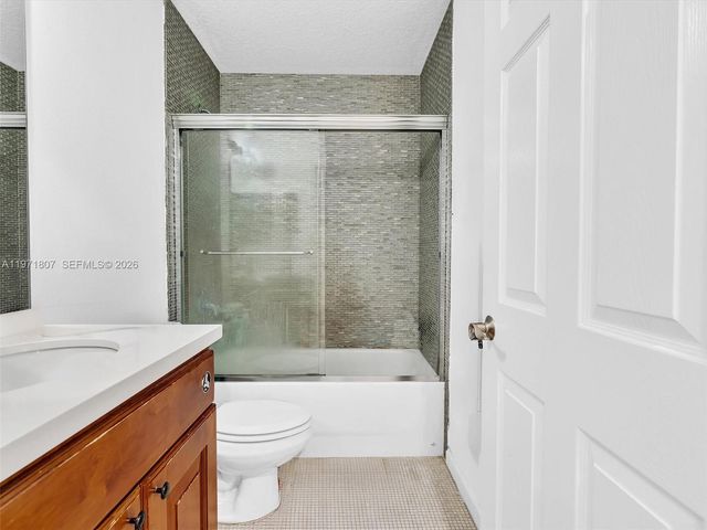 21 SE 3rd Ave, Hallandale Beach, FL 33009