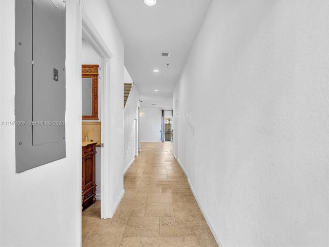 21 SE 3rd Ave, Hallandale Beach, FL 33009