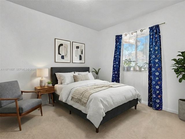 21 SE 3rd Ave, Hallandale Beach, FL 33009