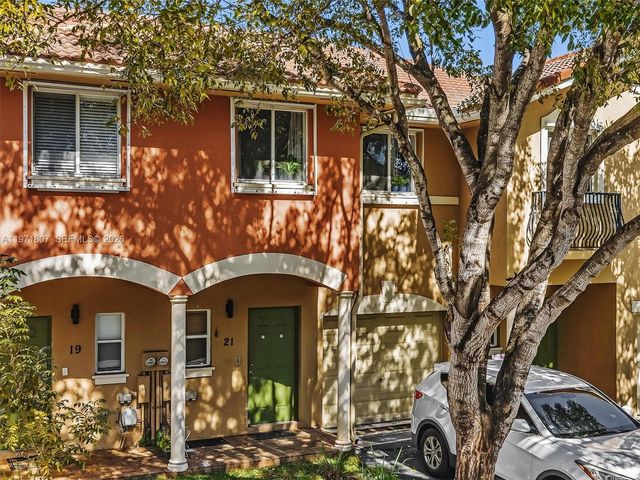 21 SE 3rd Ave, Hallandale Beach, FL 33009