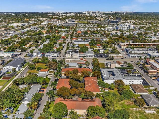 21 SE 3rd Ave, Hallandale Beach, FL 33009