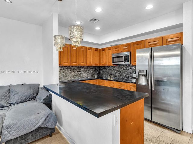 21 SE 3rd Ave, Hallandale Beach, FL 33009