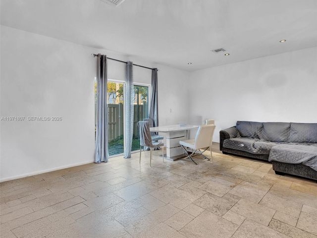 21 SE 3rd Ave, Hallandale Beach, FL 33009