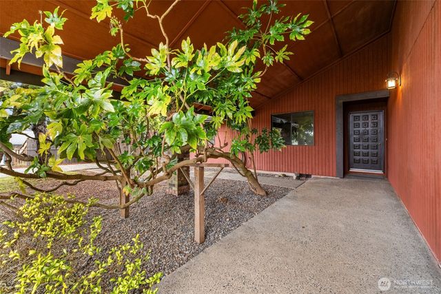 210 E Hawthorne Place, Port Angeles, WA 98362